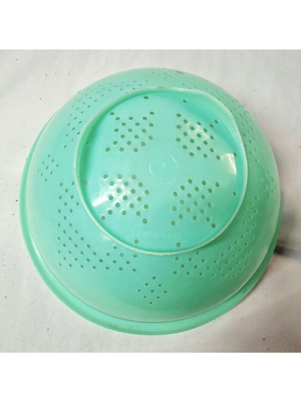 Vintage Tupperware Jadeite Green Plastic Colander With Decorative Hole Pattern